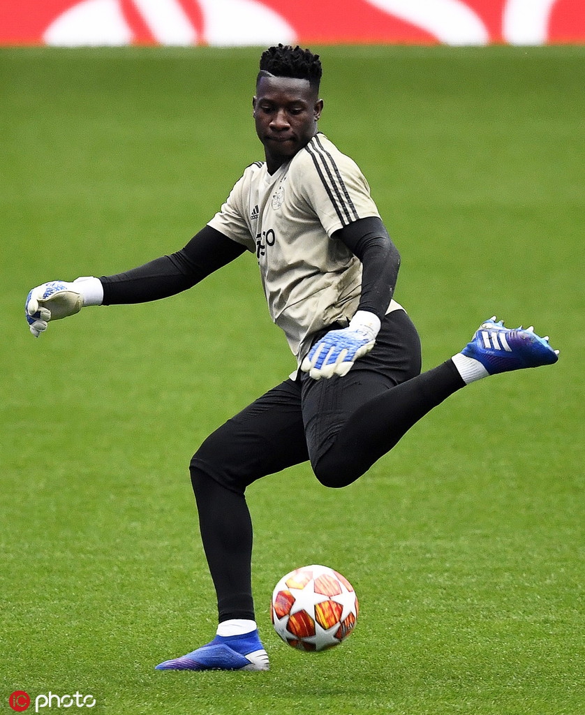 冲刺阶段瓦伦西亚调整名单以备亚冠阿贾克斯迎来里程碑备战欧冠，山东泰山今晚扳平良机看傻球迷的简单介绍星空体育app